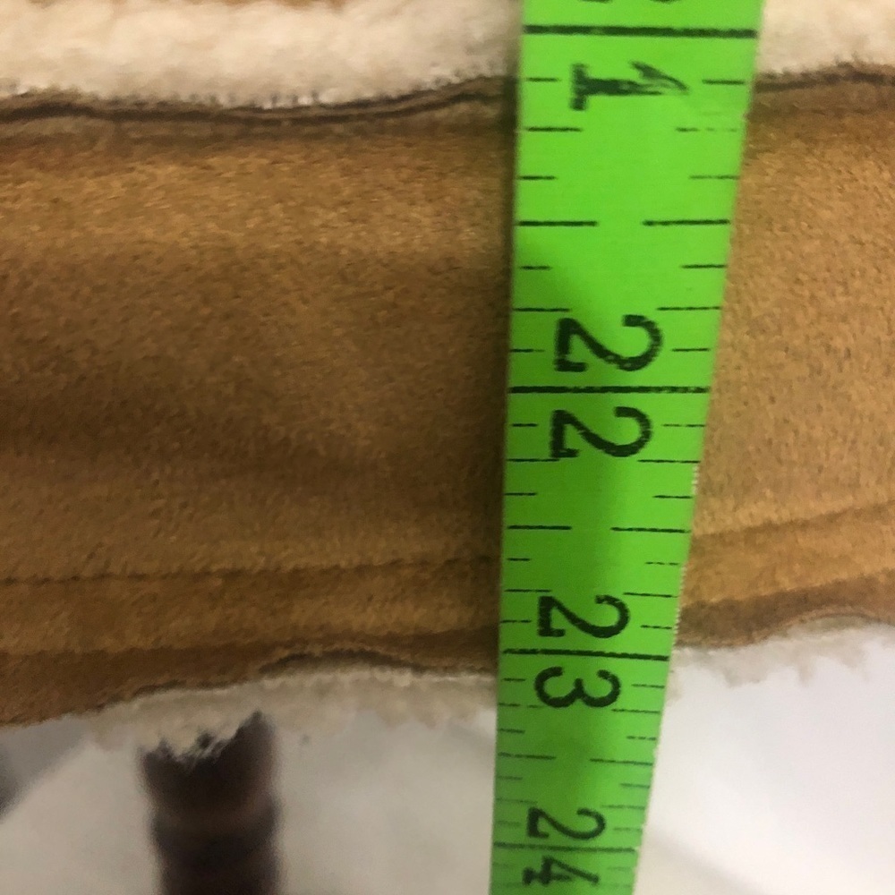 Womens Tan Faux Fur Vest. Medium. Windriver. - Picture 4 of 8